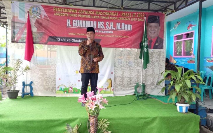 H. Gunawan, SH.,Mhum, saat sambutan pada reses di Desa Jatirejpyoso, Kepanjen, Kabupaten Malang, Jumat (14/10/2022).