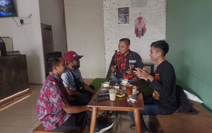 Diskusi sambil ngopi bareng Aliansi Wartawan Malang bersama Ketua PAC PP Dampit, Sabtu (26/11/2022)
