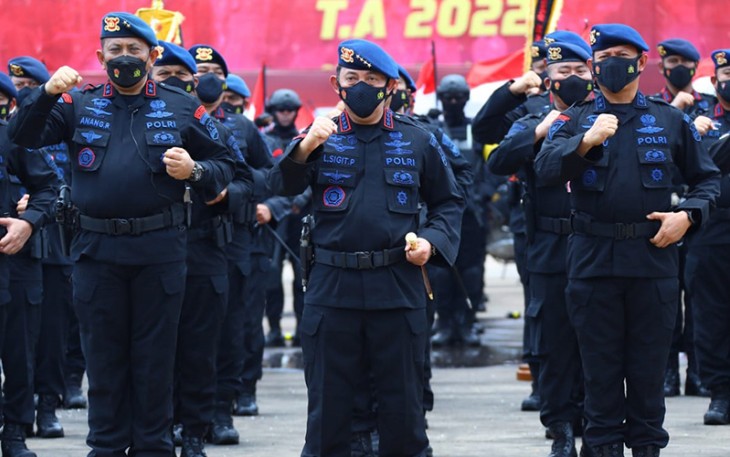 Kapolri (tengah) saat foto bersama usai membuka rakernis Korps Brimob Polri tahun 2022, Kamis, (10/3/2022).