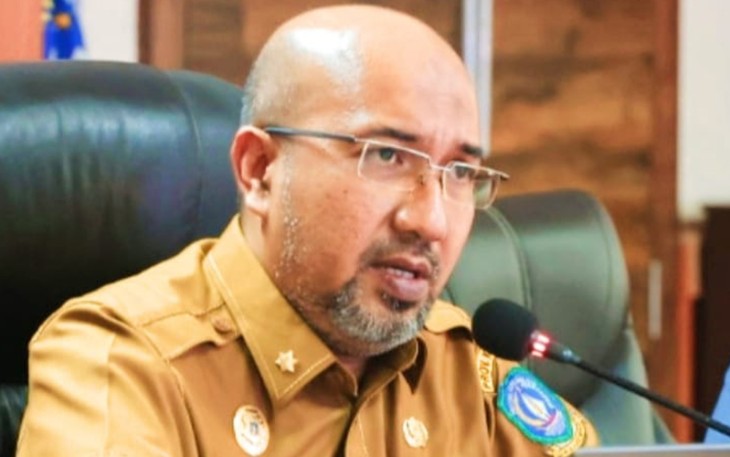 Asisten II Sekretariat Daerah Kepri Luki Zaiman Prawira saat memimpin rapat di Ruang Rapat Utama Lantai 4, Kantor Gubernur Kepri, Dompak, Tanjungpinang, Selasa (23/08). 