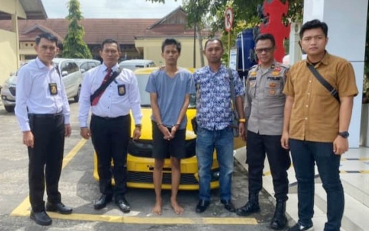 Polres OKU Timur saat melakukan Pelimpahan tersangka dan barang bukti ke Polda Sumsel, Senin (28/11/2022).