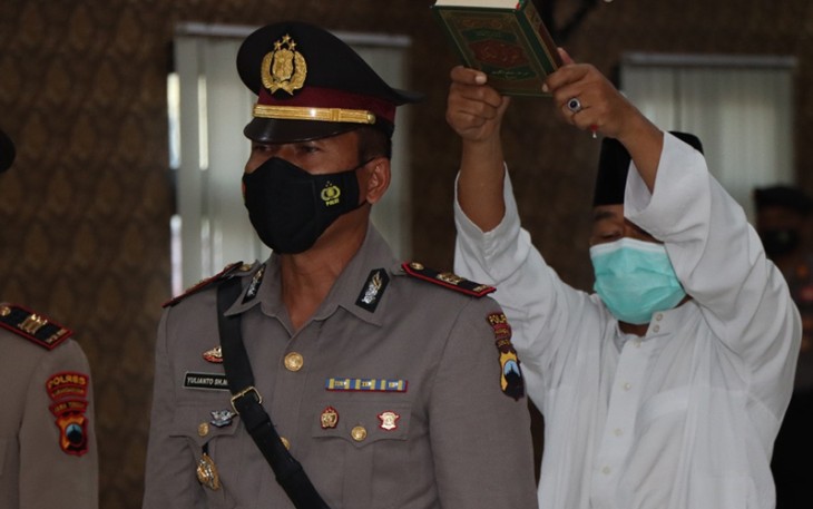 Pengambilan sumpah jabatan AKP Yulianto menjadi Kasatlantas Polres Karanganyar.