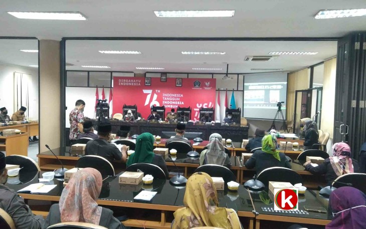 Suasana Rapat Paripurna DPRD Kabupaten Blitar Dengan Agenda Penyampaian LKPJ Bupati Blitar Tahun Anggaran 2021 (foto : Faisal NR / Klikwarta.com)