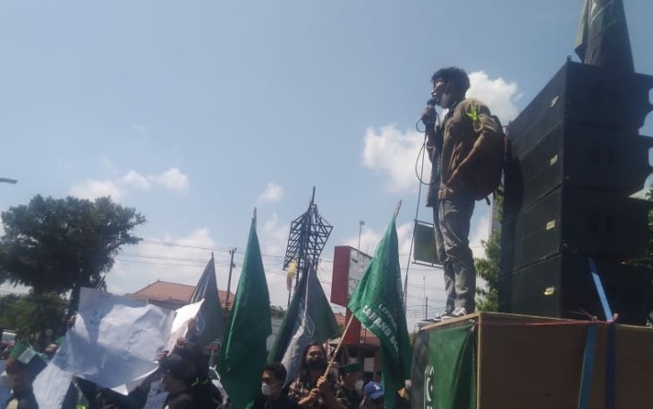 Aksi Mengemukakan Pendapat Di Muka Umum oleh HMI Cabang Blitar di Depan Kantor DPRD Kota Blitar