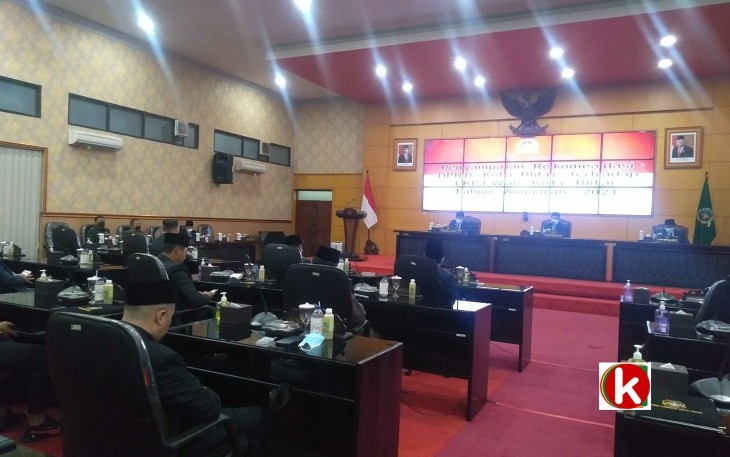 Situasi Rapat Paripurna DPRD Kota Blitar Penyampaian Rekomendasi DPRD Terhadap LKPJ Walikota Blitar Tahun 2021 (foto : Faisal NR / Klikwarta.com)