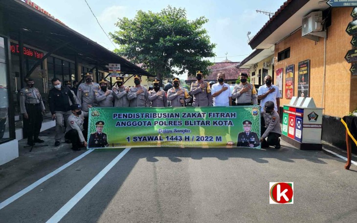 Tim Bhasudewa Polres Blitar Kota Salurkan Zakat ke Warga yang Berhak Menerima