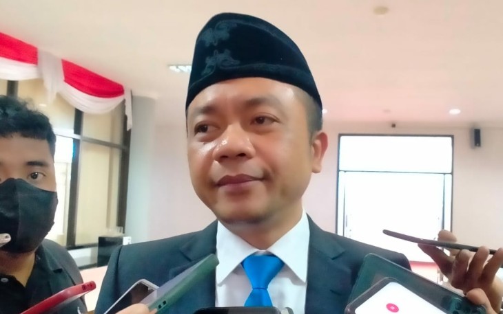 Wakil Bupati Blitar Rahmat Santoso Dihubungi Awak Media Setelah Menghadiri Rapat Paripurna DPRD Kabupaten Blitar dalam Agenda Mendengarkan Pidato Kenegaraan Presiden Republik Indonesia Jelang Hari Kemerdekaan Indonesia