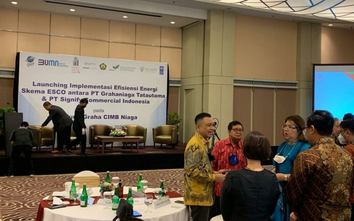 Wabup Blitar Rahmat Santoso (pakai kemeja warna kuning) Saat Bercengkerama dengan Peserta Launching Implementasi Efisiensi Energi di Jakarta