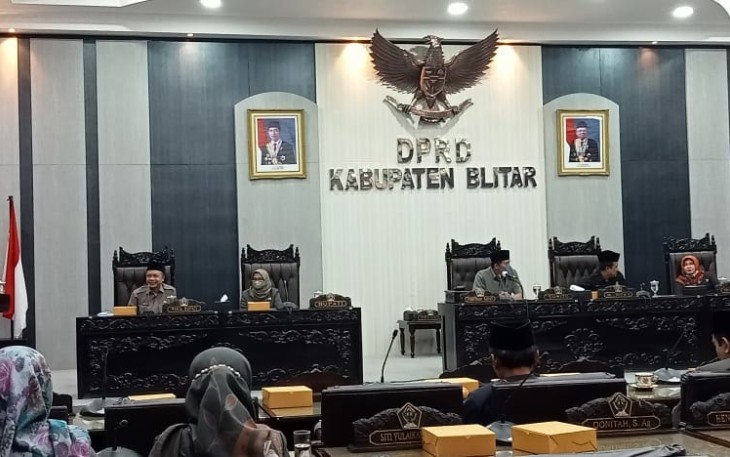 Situasi Rapat Paripurna DPRD Kabupaten Blitar Penyampaian Pandangan Umum Fraksi terkait APBD-P Tahun 2022