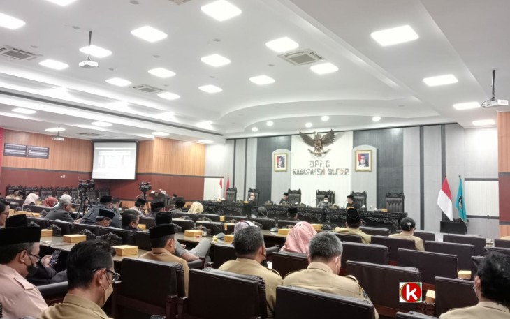 Sidang Paripurna DPRD Kabupaten Blitar, Selasa 13 September 2022. (foto : Faisal NR / Klikwarta.com)
