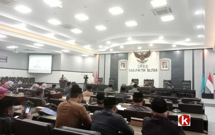 Rapat Paripurna DPRD Kabupaten Blitar Beragenda Penyampaian Penjelasan Bupati Blitar Terkait Nota Keuangan Rancangan APBD tahun anggaran 2023 (foto : Faisal NR / Klikwarta.com)