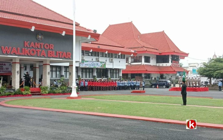 Upacara Hari Jadi Provinsi Jawa Timur ke- 77 di Kota Blitar yang Dipimpin Wakil Walikota Blitar Ir. H. Tjutjuk Sunario (foto : Faisal NR / Klikwarta.com)