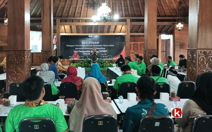 KPU Kabupaten Blitar Sosialisasikan Aplikasi SIAKBA (foto : Faisal NR / Klikwarta.com)