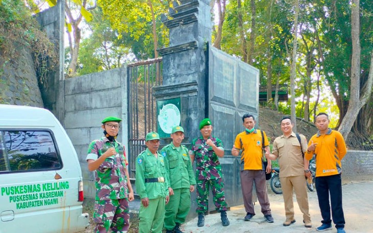 Serka Sudiono saat Lakukan Pengamanan Kegiatan Tradisi Keduk Beji