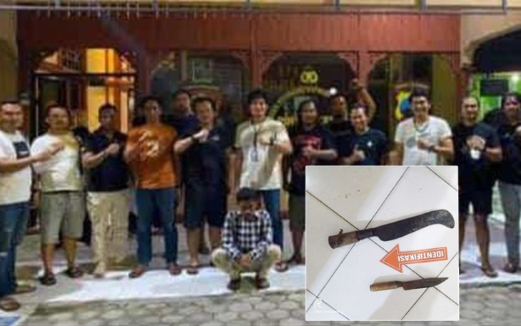 Tersangka (jongkok diborgol) saat diamankan
