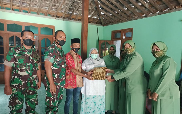 Dandim 0805/Ngawi Anjangsana Jenguk Keluarga Anggotanya yang Sakit