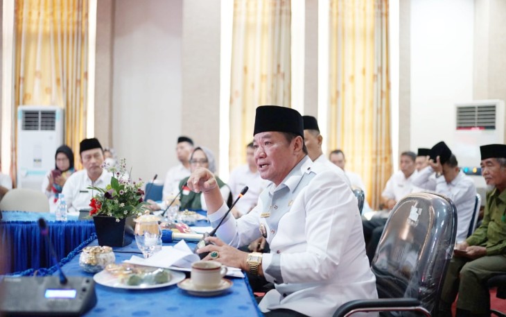 Wagub Rosjonsyah dalam kunjungan kerjanya ke Kabupaten Bengkulu Tengah (Benteng) dalam rangka Rakor Tim Koordinasi Penanggulangan Kemiskinan (TKPK) yang digelar di ruang Rapat Kantor Bupati Bengkulu Tengah pada Rabu, 14/09/2022.