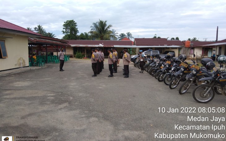  IPTU Firman Syahputra, SH, MH, pagi hari kemarin Senin (10/01/22) mengajak seluruh Anggota untuk senantiasa menjaga kedisiplinan dan kesiapsiagaan.