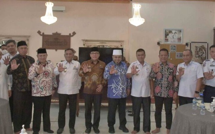 Walikota Bengkulu Helmi Hasan didampingi kepala OPD bersama jajaran Pemkot Metro usai pertemuan. Kamis, 28 Juli 2022. Foto/Dok