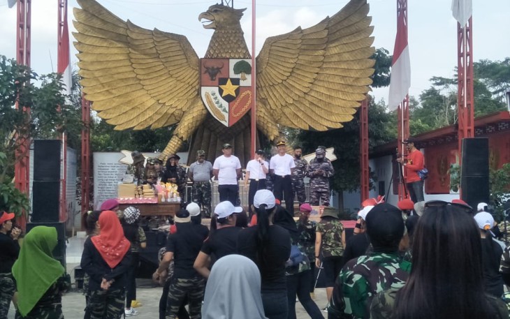 Babinsa Desa Ngantru Pantau Senam Massal Komunitas Anak Kolong