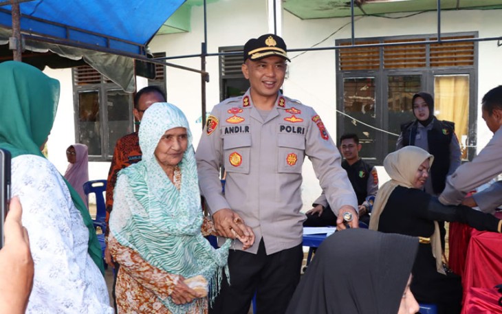 Polres Aceh Timur saat Gelar Pengobatan Gratis dan Pembagian Bansos