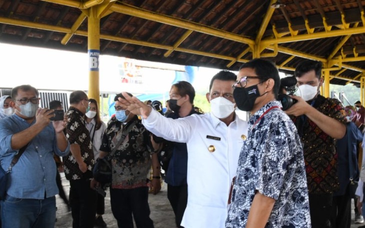 Menteri Pariwisata dan Ekraf  RI Sandiaga Uno didampingi Gubernur Provinsi Kepri H Ansar Ahmad secara langsung tinjau Pelabuhan Nongsa Marina and Resort Batam, Jum'at (21/01). 
