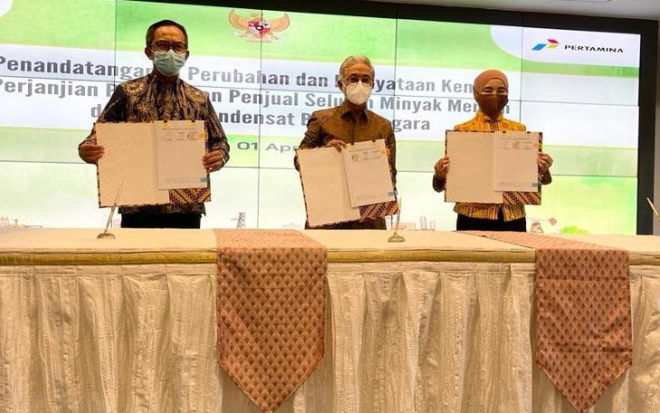 SKK Migas, PT Pertamina (Persero), dan PT Kilang Pertamina Internasional (KPI) melakukan penandatanganan perubahan dan pernyataan kembali perjanjian penunjukan penjual seluruh minyak mentah dan/atau kondensat bagian Negara pada Jumat (1/4/2022) di kantor SKK Migas.