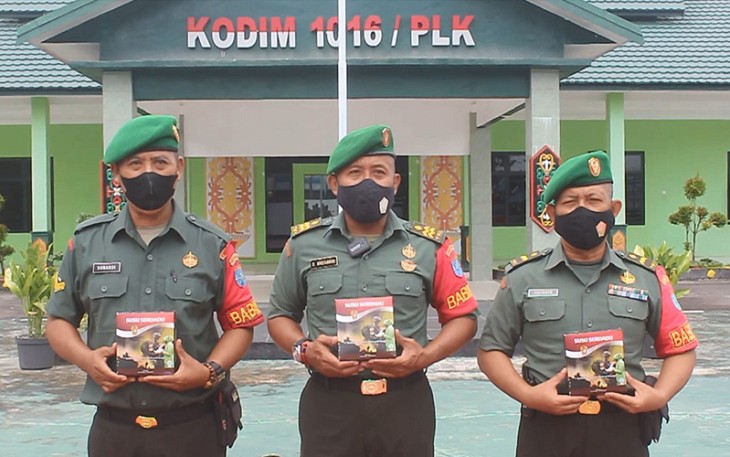 Dandim Palangka Raya Distribusikan Susu Serdadu Dari Kasad Kepada Para Prajurit 