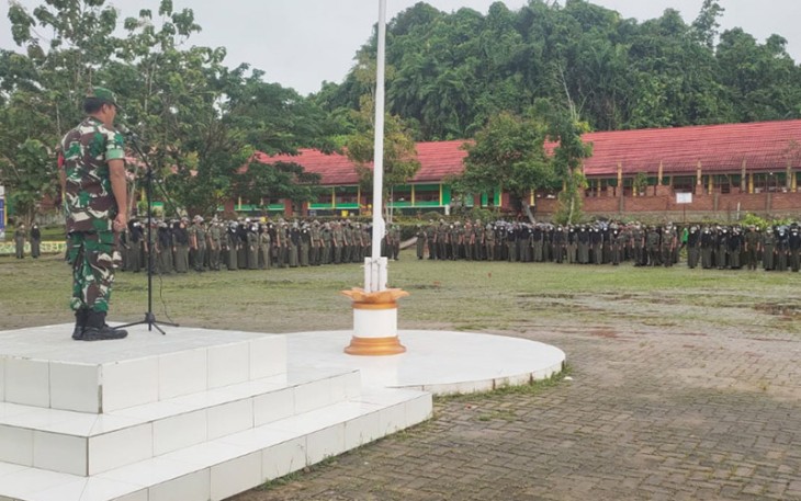 Babinsa kelurahan Timbau saat jadi Irup Upacara