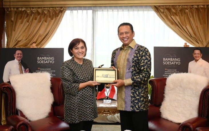 Bamsoet saat menerima Duta Besar Turki untuk Indonesia, H.E. Mrs Askin Aksan, di Ruang Kerja Ketua MPR RI, di Jakarta, Senin (28/3/22).