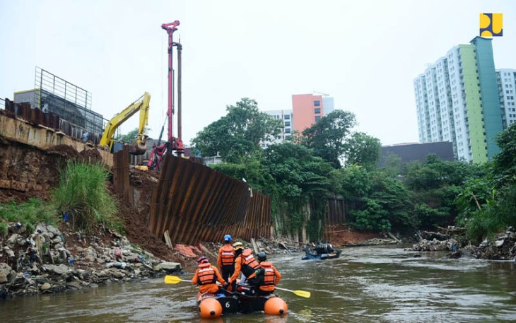 Kementerian PUPR saat Gelar Gerakan Bersih dan Sehat bersama Sungai Ciliwung