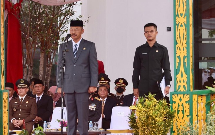 Adi Prihantara saat bertindak sebagai inspektur upacara