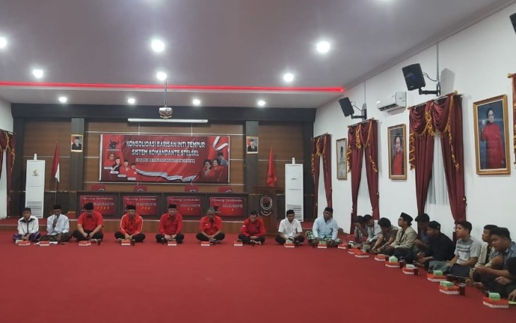 Acara tahlilan dan doa bersama untuk para korban peristiwa Kudatuli 1996, di Kantor DPC PDI Perjuangan Kabupaten Karanganyar pada Selasa (26/7/2022) malam.
