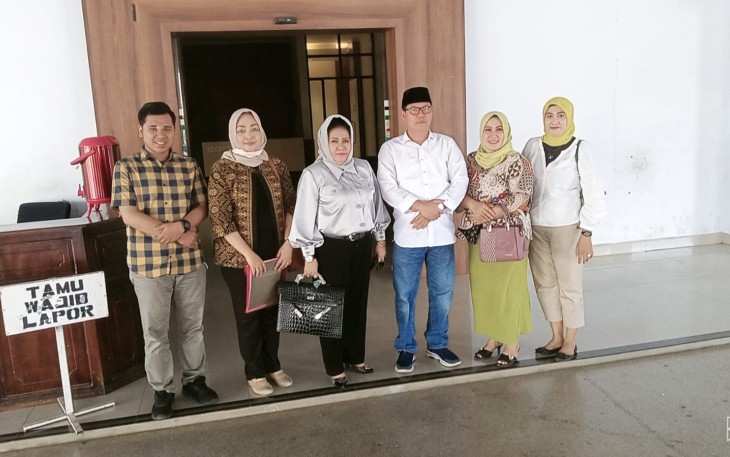 Foto bersama usai lakukan perbincangan di Kantor DPRD Provinsi Bengkulu. Senin, (09/08/2022).