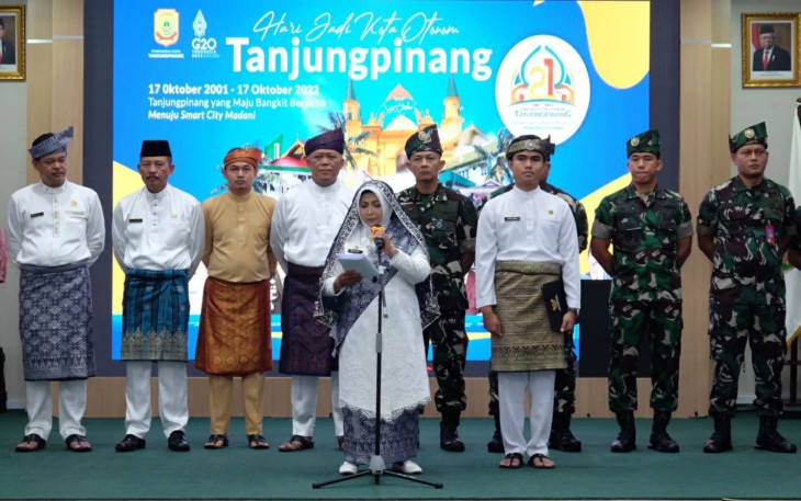 Sekdaprov Adi saat hadiri HUT Kota Otonom Tanjungpinang ke-21