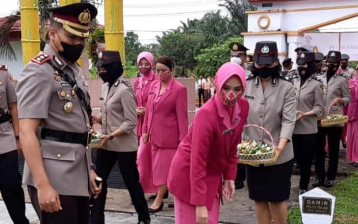 Polres Bengkulu Utara saat Ziarah dan Tabur Bunga di TMP Ratu Samban