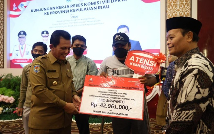 Pemberian bantuan sosial dari mitra Komisi VIII DPR RI