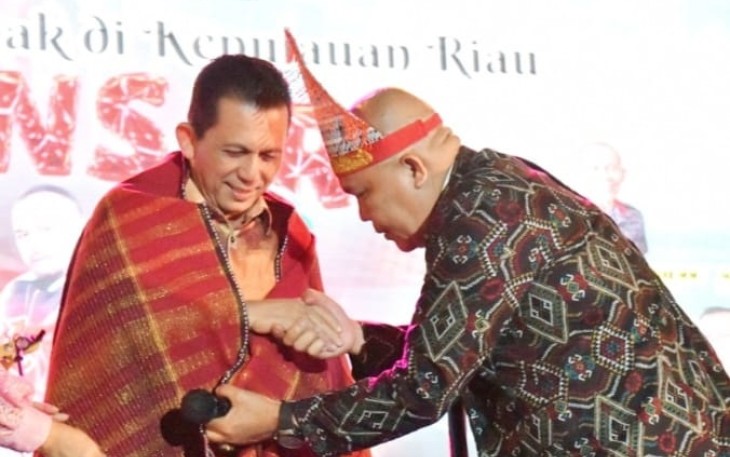 Gubernur Ansar pada Konser Musik Batak di Sporthall Indoor Temenggung Abdul Jamal, Batam, Sabtu (05/11).