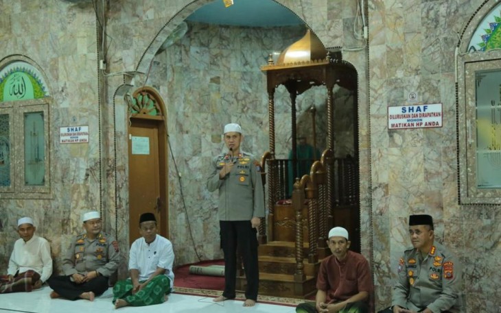 Wakapolda Sumut saat Safari Sholat Subuh Bersama di Masjid Nurul Hidayah