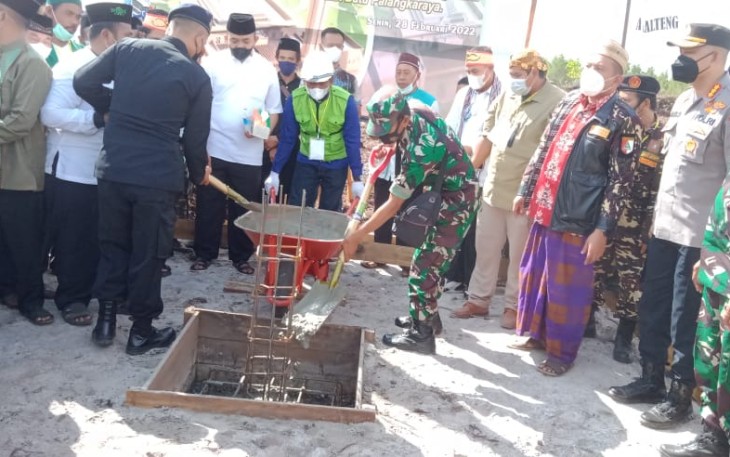Kasdim 1016/Plk Hadiri Peletakan Batu Pertama Pendirian Pondok Pesantren Ora Aji