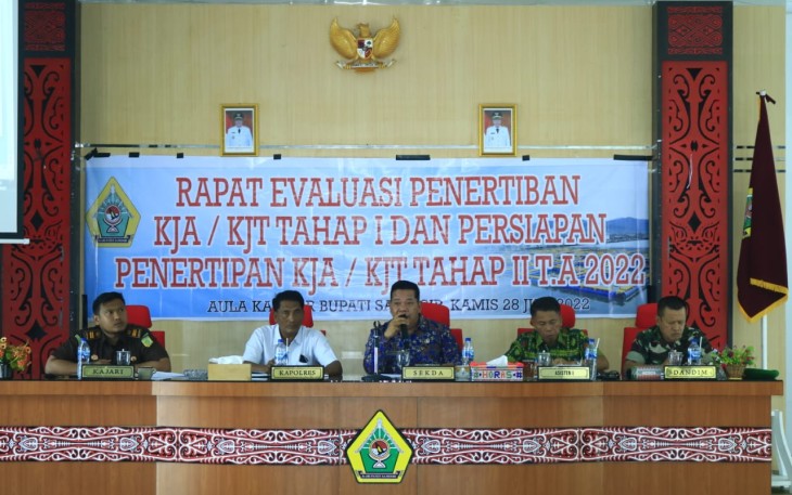 Rapat persiapan penertiban tahap dua sekaligus evaluasi penertiban tahap pertama di, Aula Kantor Bupati Samosir, 28/07.