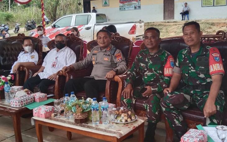 Danramil Rungan Bersama Forkopimda Kabupaten Gunung Mas saat Pantau Pilkades Serentak 