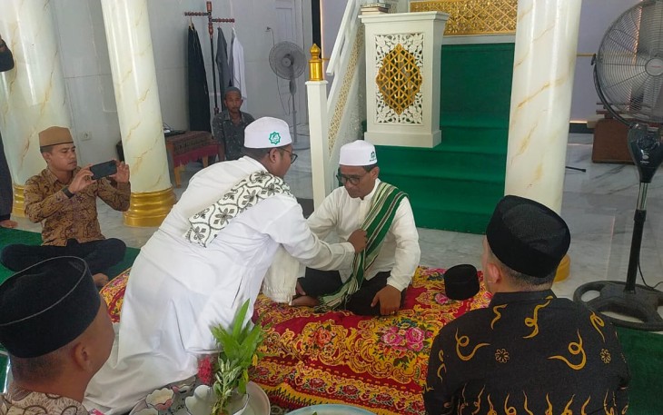 Masyarakat Simpang Ulim saat Peusijuk Pj Bupati Aceh Timur di Masjid Ba'alawi Aceh