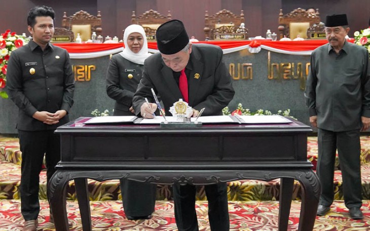 Pengesahan RAPBD Jatim 2023 menjadi APBD Jatim 2023, Kamis (10/11/22).