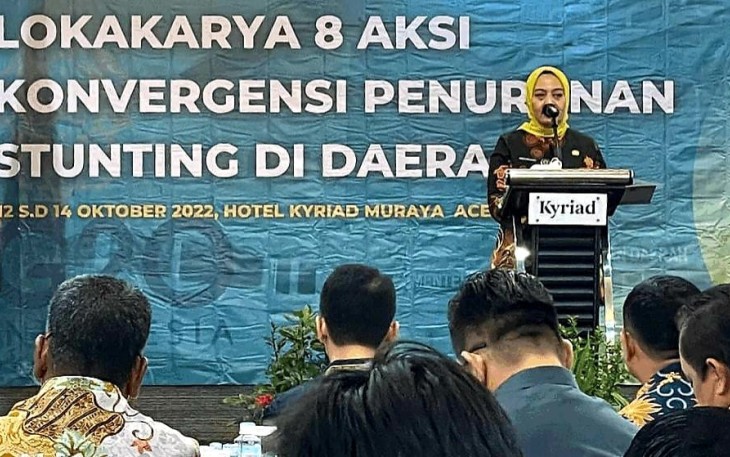 Sekretaris Ditjen Bina Pembangunan Daerah Ibu Sri Purwaningsih saat menghadiri acara.
