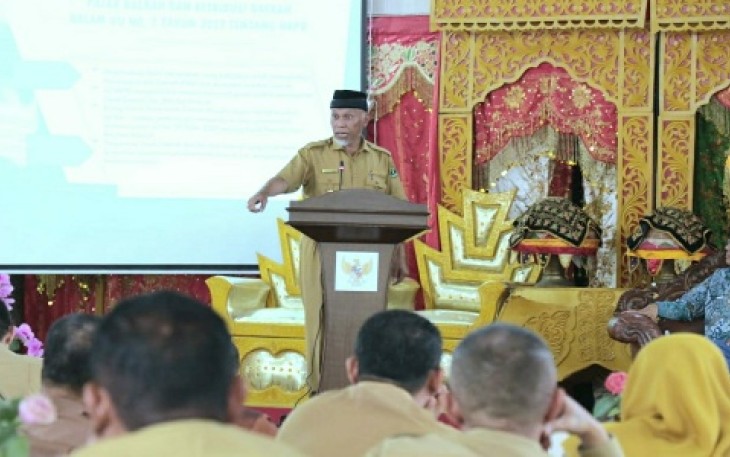 Gubernur Sumatra Barat Mahyeldi membuka FGD Ranperda tentang Pajak Daerah dan Retribusi Daerah di Aula Istana Bung Hatta, Bukittinggi.