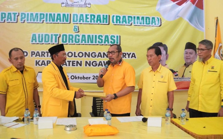 Hery Sugihono saat hadir dalam dua Rapimda didampingi Sekretaris DPD Partai Golkar Jatim Sahat Tua Simanjuntak, Sabtu (15/10/2022).