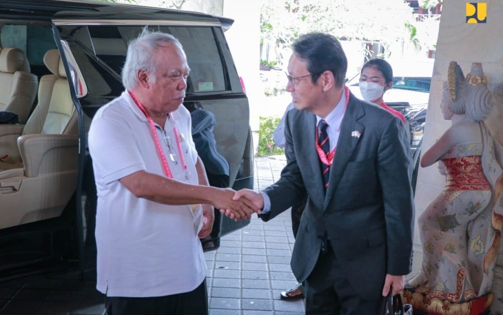 Menteri PUPR Basuki Hadimuljono melakukan pertemuan bilateral dengan Wakil Menteri Pertanahan, Infrastruktur, Transportasi, dan Pariwisata (MLIT) Jepang Mizushima dan Duta Besar Jepang untuk Indonesia Kanasugi Kenji pada Rabu (16/11/2022) lalu.