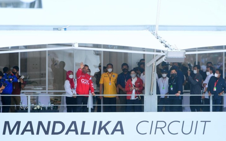 Presiden RI Ir H Joko Widodo bersama rombongannya saat menyaksikan MotoGP Mandalika. (Foto: Biro Pers Sekretariat Presiden)