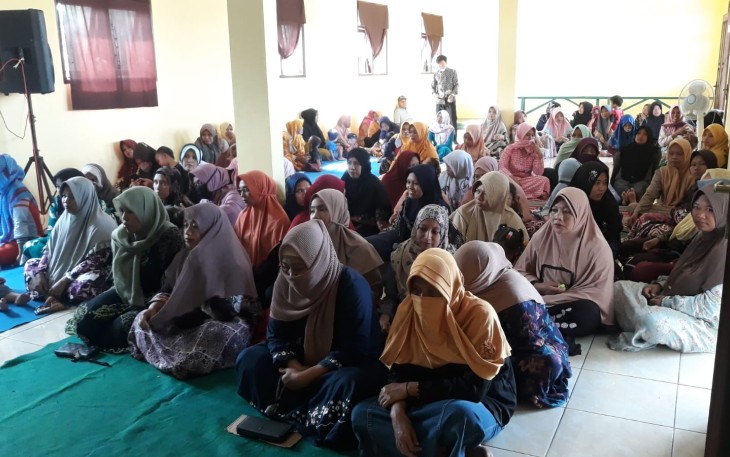 Sosialisasi dan edukasi vaksinasi kepada wali murid, di MI Darul Ulum Sukosari